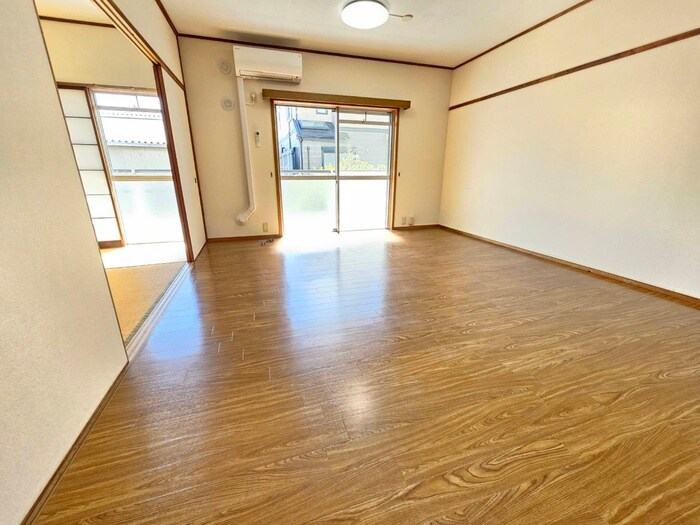 物件内観写真7　(室内からの展望)