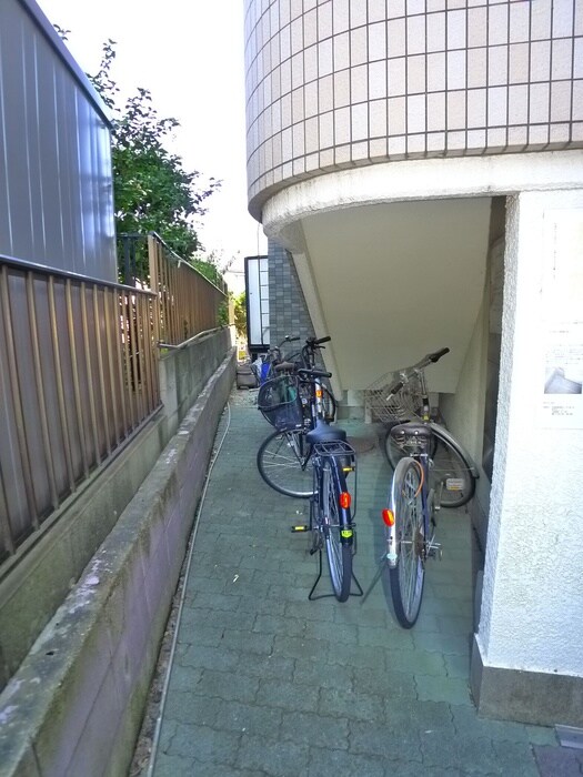 物件外観写真3　(駐輪場)