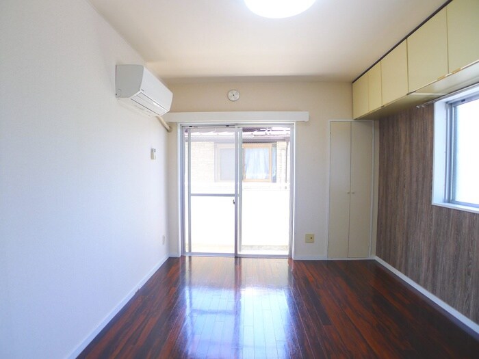 物件内観写真11　(室内からの展望)