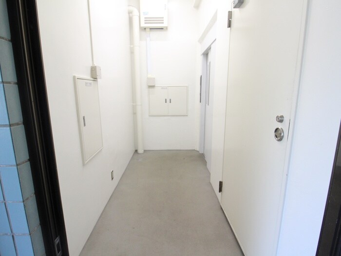 物件外観写真6　(エントランス部分)