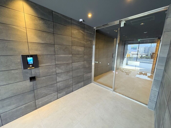 物件外観写真4　(エントランス部分)