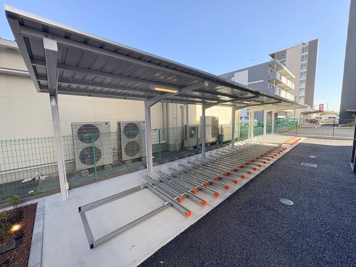 物件外観写真5　(駐輪場)