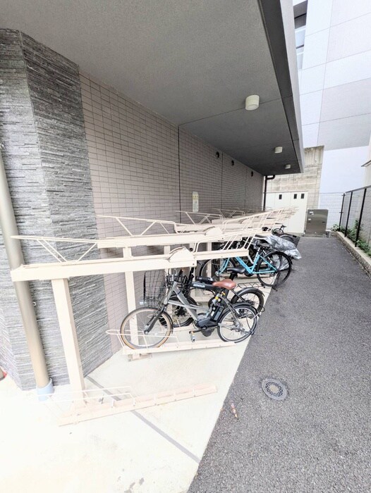 物件外観写真4　(駐輪場)