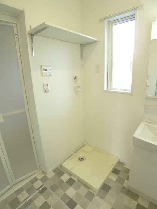 物件内観写真11　(洗濯機置場)