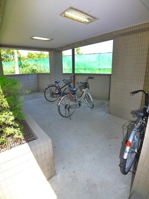 物件外観写真3　(駐輪場)