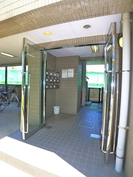 物件外観写真6　(エントランス部分)