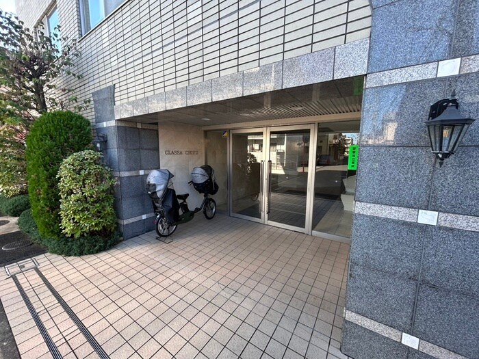 物件外観写真4　(エントランス部分)