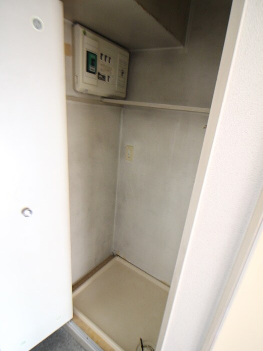 物件内観写真13　(洗濯機置場)