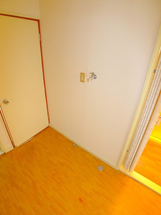 物件内観写真18　(洗濯機置場)