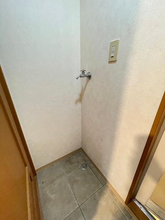 物件内観写真13　(洗濯機置場)