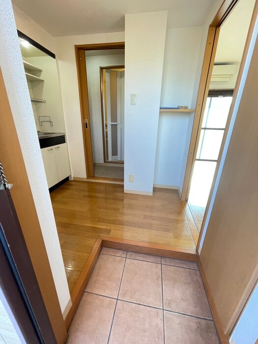 物件内観写真16　(玄関)