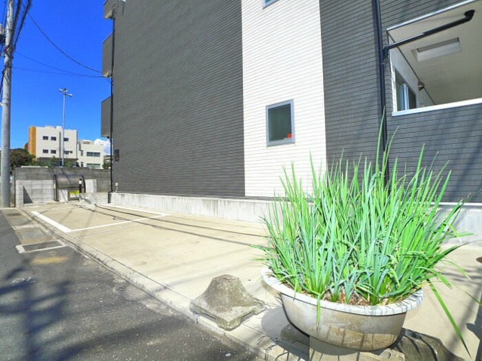 物件外観写真2　(駐車場)