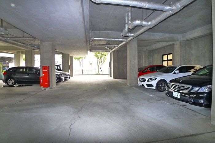 物件外観写真6　(駐車場)