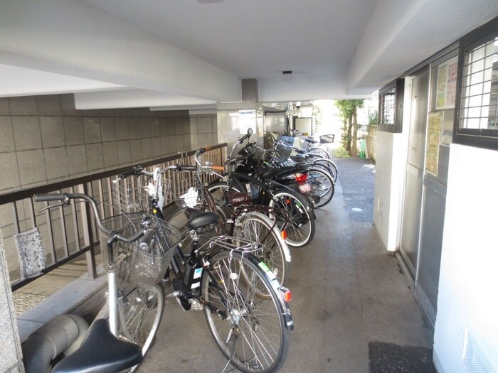物件外観写真5　(駐輪場)