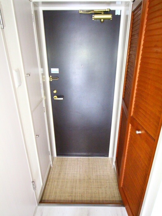 物件内観写真18　(玄関)