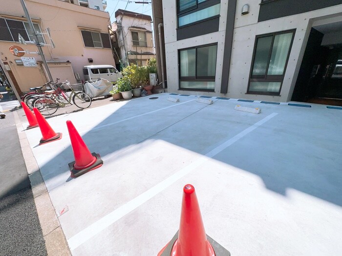 物件外観写真4　(駐車場)