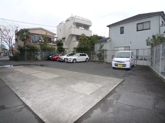 物件外観写真5　(駐車場)