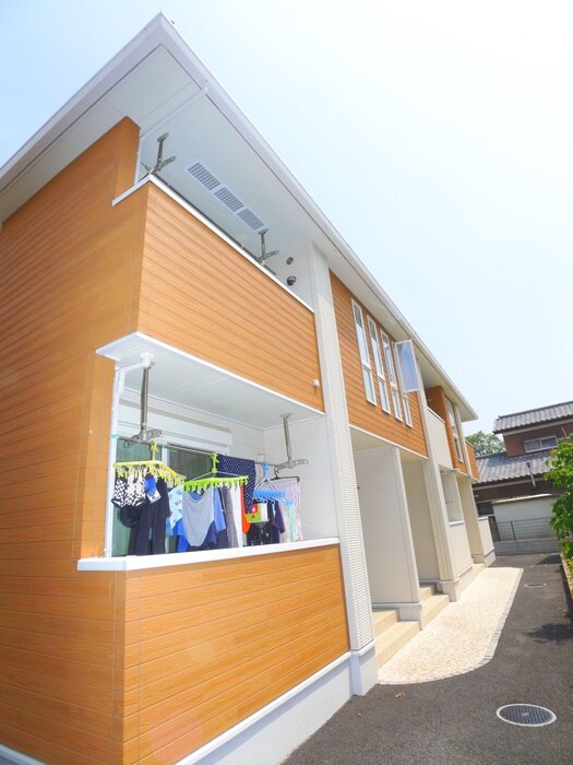 物件外観写真2　(エントランス部分)