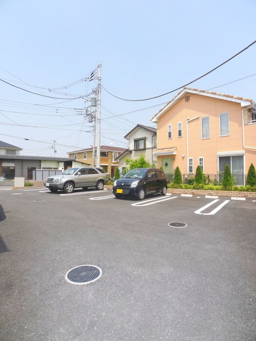 物件外観写真3　(駐車場)