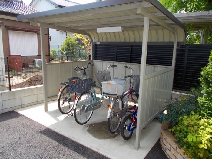 物件外観写真4　(駐輪場)