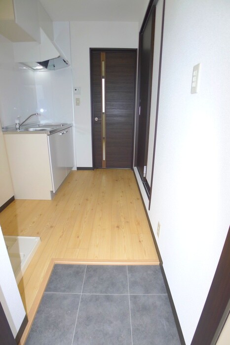 物件内観写真7　(玄関)