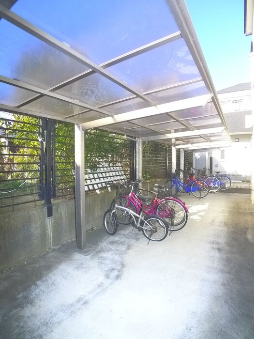 物件外観写真5　(駐輪場)