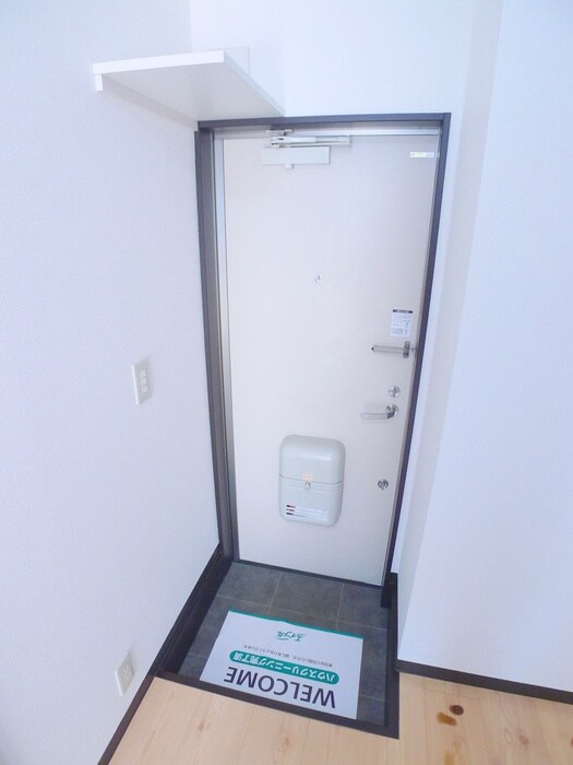 物件内観写真16　(玄関)