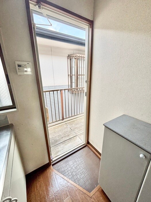 物件内観写真14　(玄関)