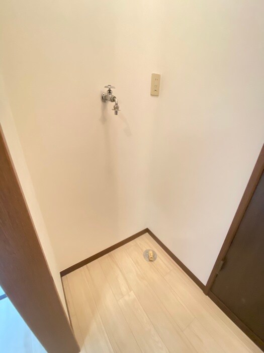 物件内観写真15　(洗濯機置場)