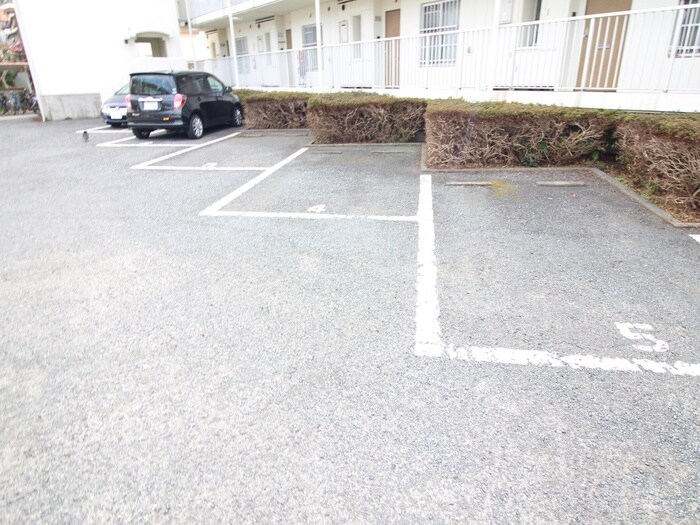 物件外観写真5　(駐車場)