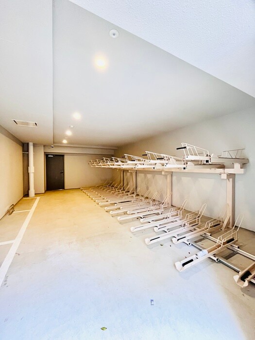 物件外観写真5　(駐輪場)