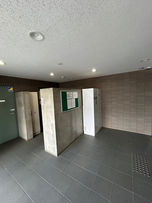 物件外観写真5　(エントランス部分)