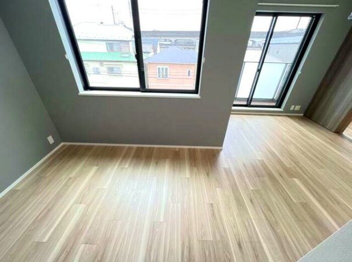 物件内観写真5　(室内からの展望)