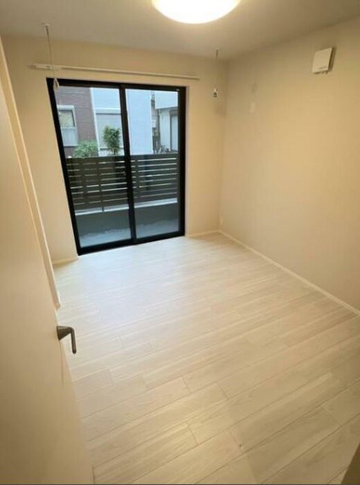 物件内観写真6　(室内からの展望)