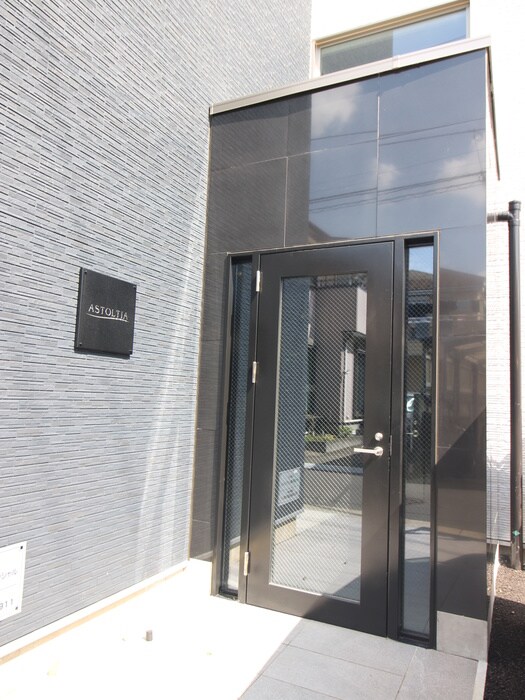 物件外観写真3　(エントランス部分)