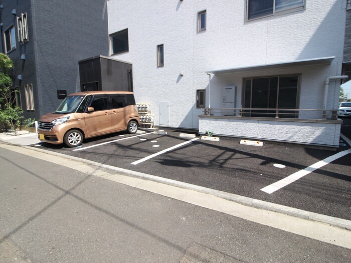 物件外観写真4　(駐車場)