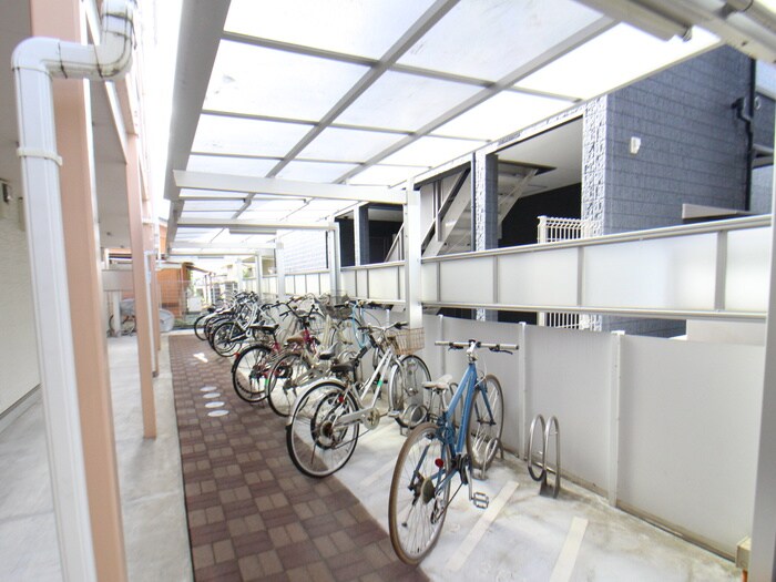 物件外観写真3　(駐輪場)