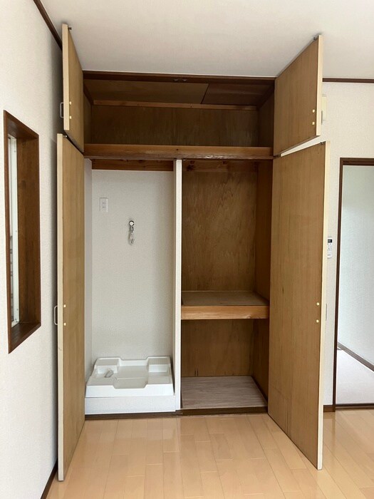 物件内観写真12　(洗濯機置場)