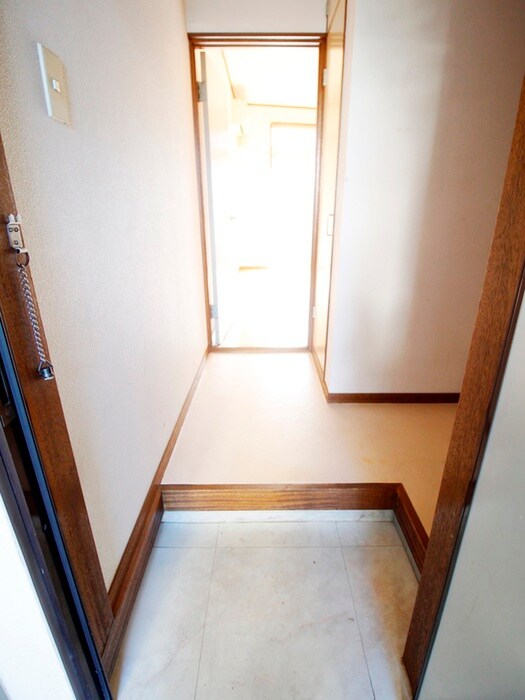 物件内観写真13　(玄関)