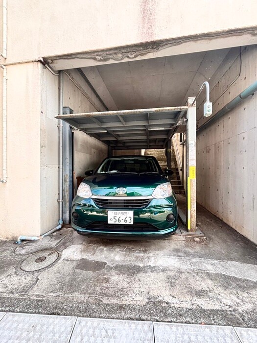 物件外観写真2　(駐車場)