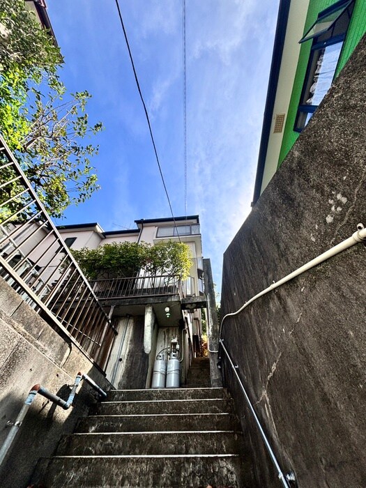 物件外観写真5　(エントランス部分)