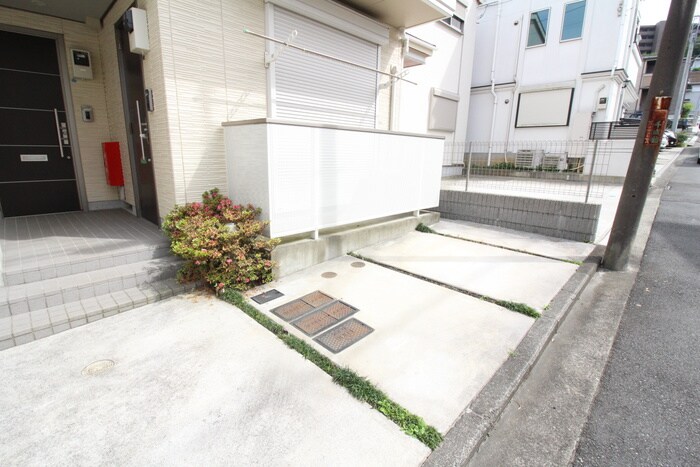 物件外観写真3　(駐車場)