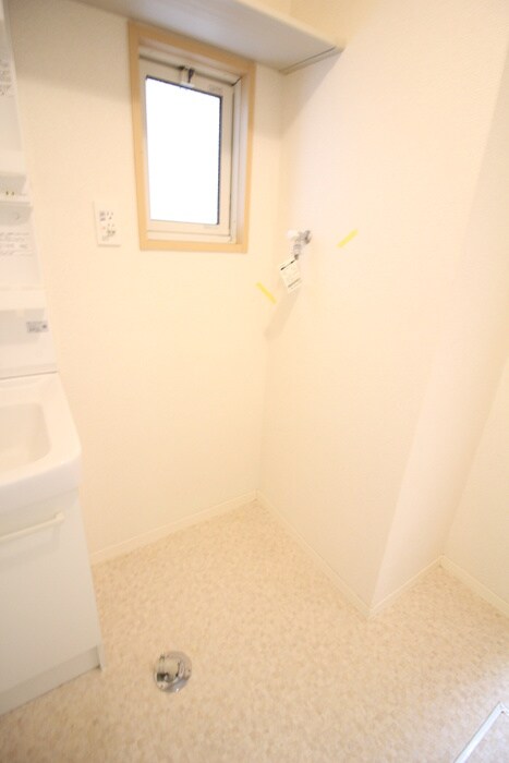 物件内観写真15　(洗濯機置場)