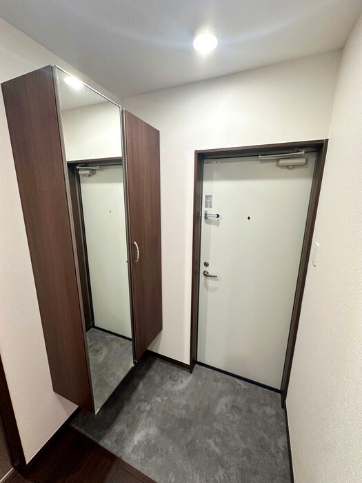 物件内観写真13　(玄関)