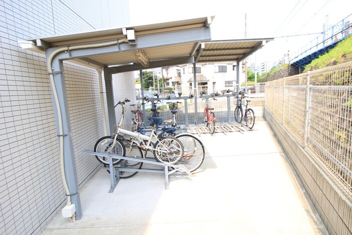 物件外観写真4　(駐輪場)
