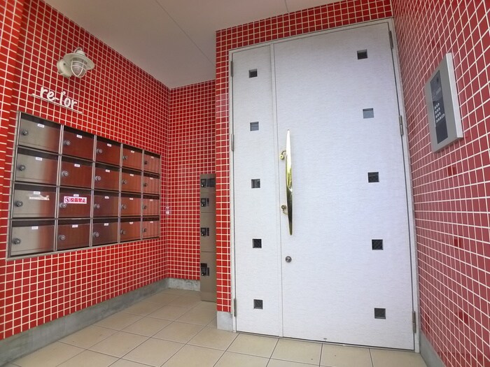 物件外観写真2　(エントランス部分)