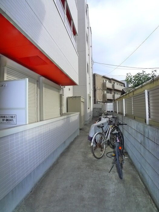 物件外観写真6　(駐輪場)