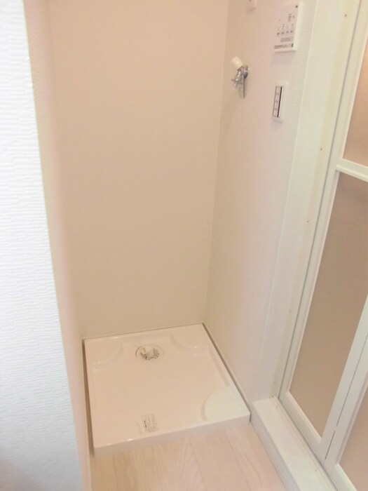 物件内観写真12　(洗濯機置場)