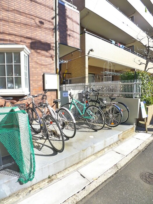 物件外観写真3　(駐輪場)