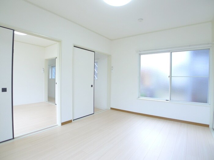 物件内観写真2　(居室)